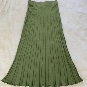 Aritzia Wilfred Green Pleated Skirt